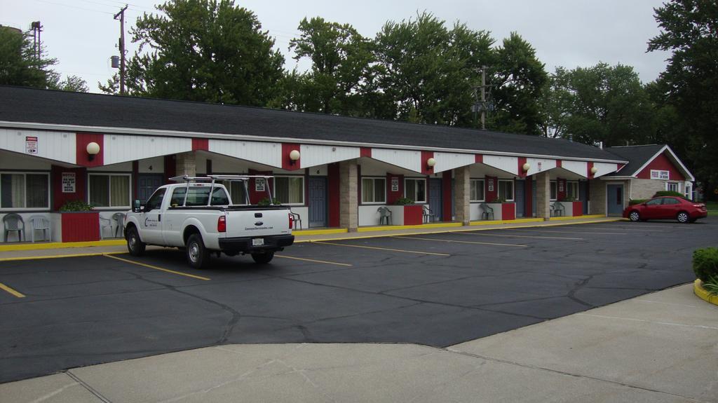 Pinconning Trail Inn Motel Exterior foto